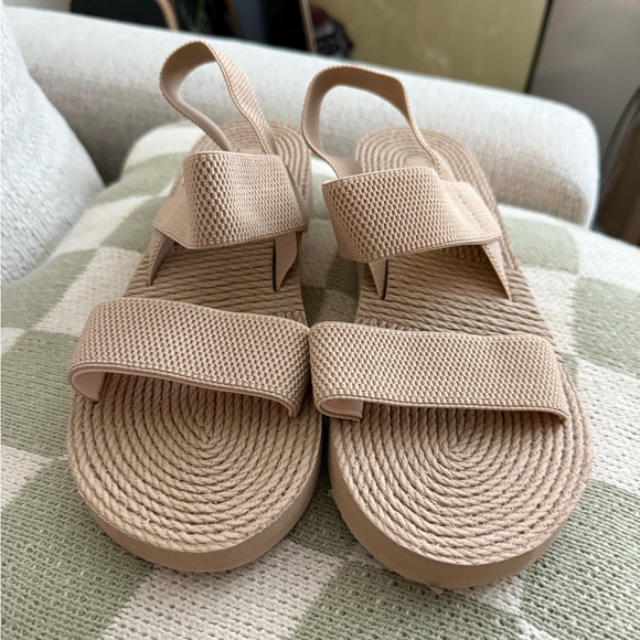 Shoes - Women's Tan Neutral Boho Beach Sandals Sz 9.5